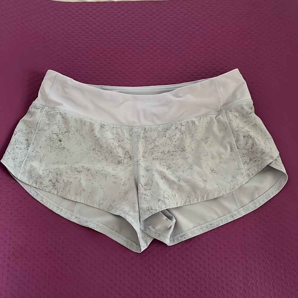 Lululemon Speed Up Shorts Size 6 Low Rise Mystic Pattern- light blue w/grey